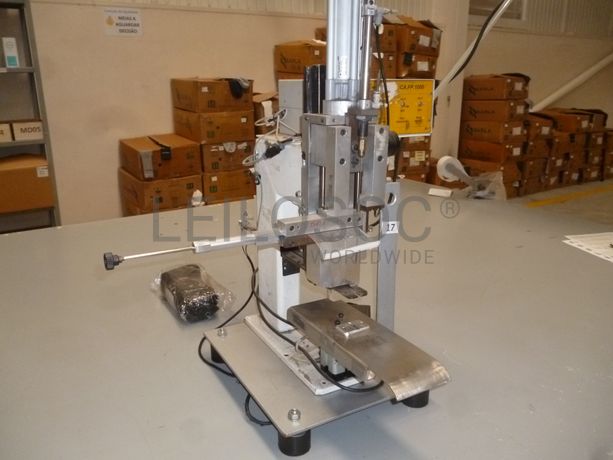 Máquina pregar pino/cabide