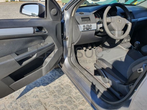 Opel Astra · Ano 2005