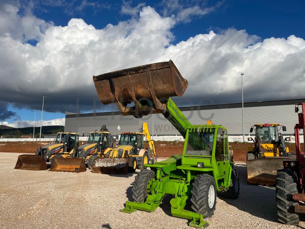 Empilhador Telescópico Merlo P32