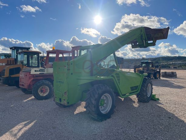 Empilhador Telescópico Merlo P32