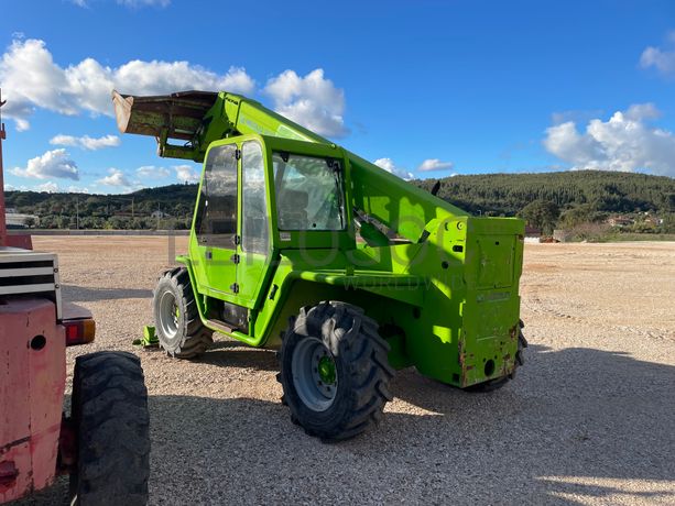 Empilhador Telescópico Merlo P32