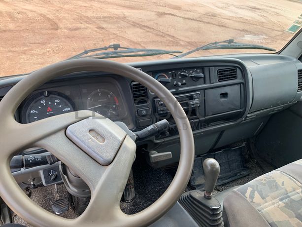 Mitsubishi Canter · Ano 2001
