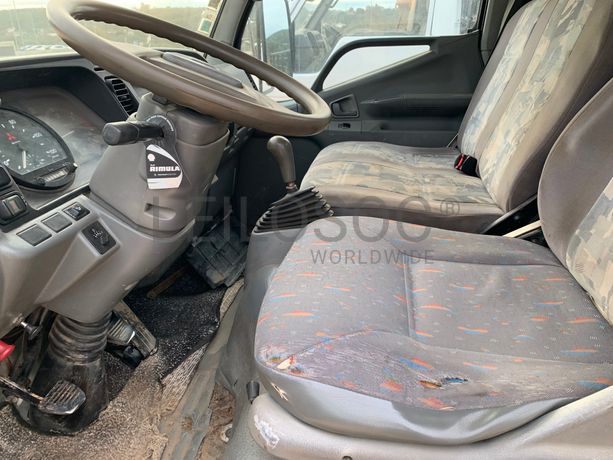 Mitsubishi Canter · Ano 2001