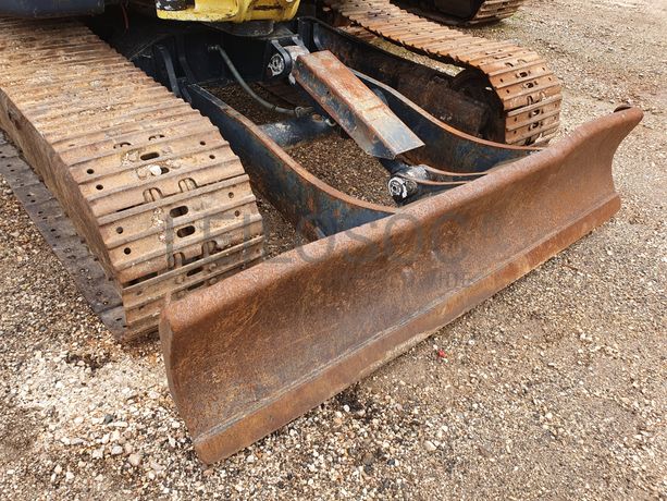 Giratória Yanmar SV100