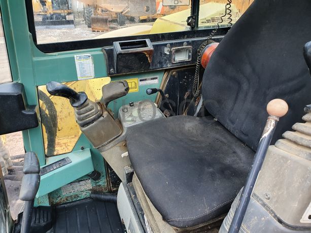 Giratória Yanmar SV100