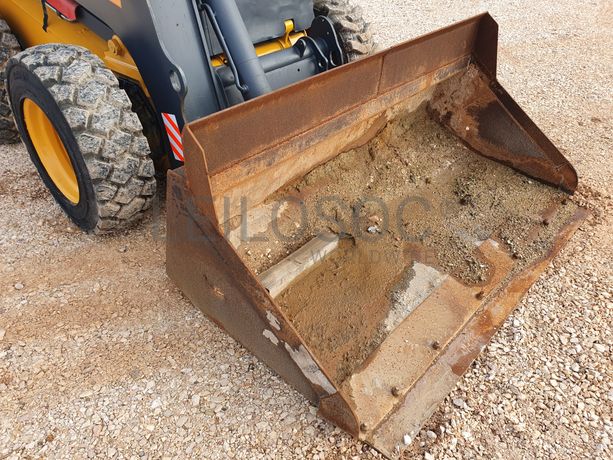 Mini Pá Carregadora Volvo MC 115C