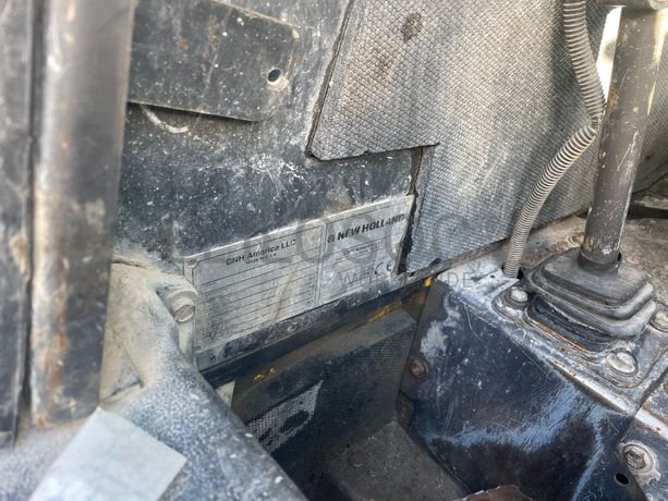 Mini Pá Carregadora New Holland LS180 B