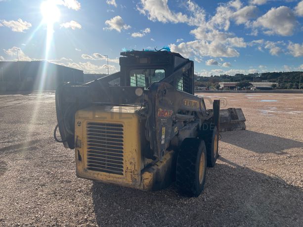 Mini Pá Carregadora New Holland LS180 B