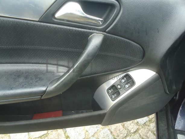 Mercedes-Benz C220 CDI · Ano 2004