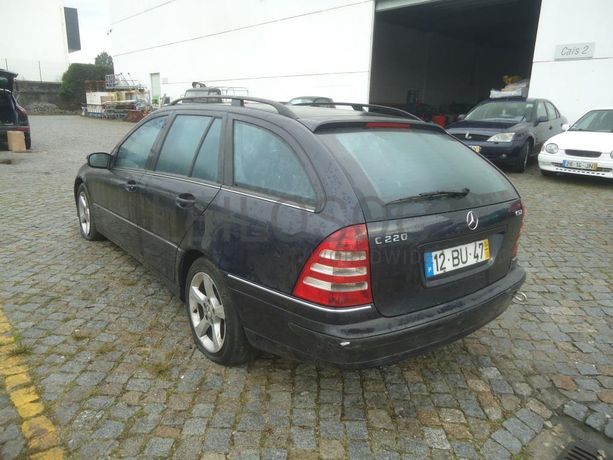 Mercedes-Benz C220 CDI · Ano 2004