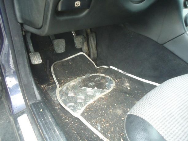 Mercedes-Benz C220 CDI · Ano 2004