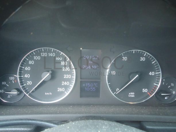 Mercedes-Benz C220 CDI · Ano 2004