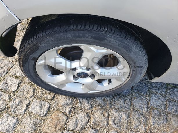 Ford Fiesta · Ano 2010 87-JJ-79