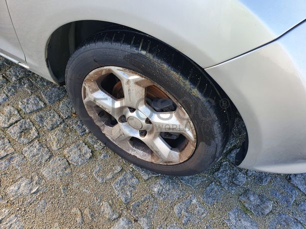 Ford Fiesta · Ano 2010 87-JJ-79