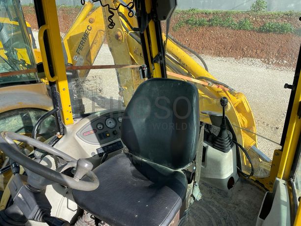 Retroescavadora Komatsu WB 93R-2