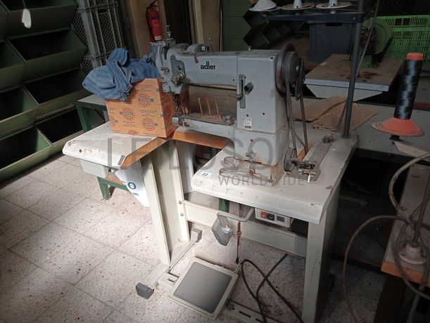 Máquinas de zig zag · Máquinas de coluna alta · Máquina de coluna