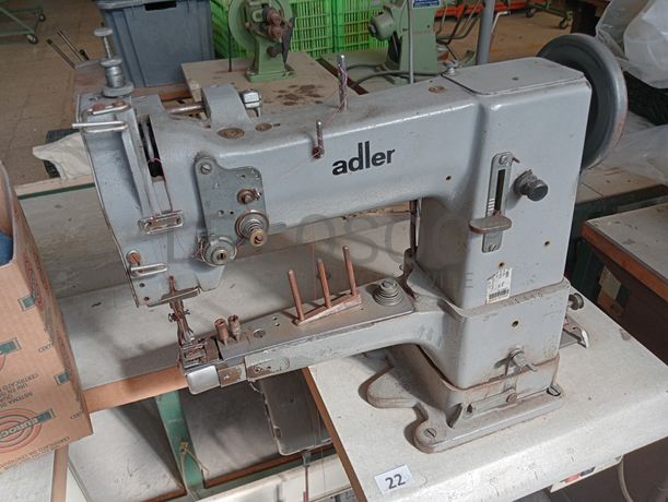 Máquinas de zig zag · Máquinas de coluna alta · Máquina de coluna