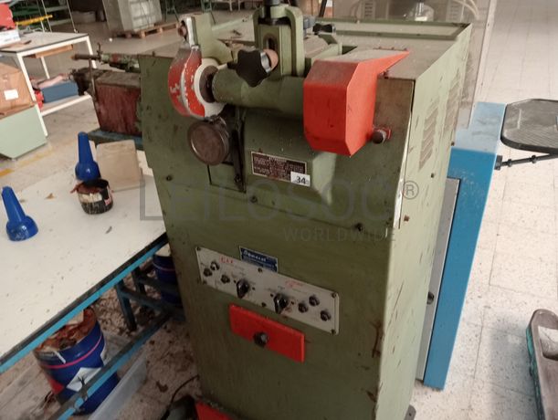 Máquinas de dar cola · Máquina de vergar cortes · Máquina de cardar