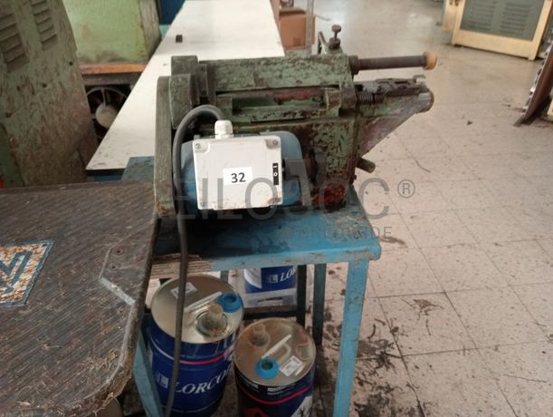 Máquinas de dar cola · Máquina de vergar cortes · Máquina de cardar