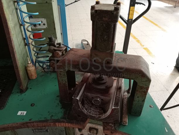 Máquinas de dar cola · Máquina de vergar cortes · Máquina de cardar