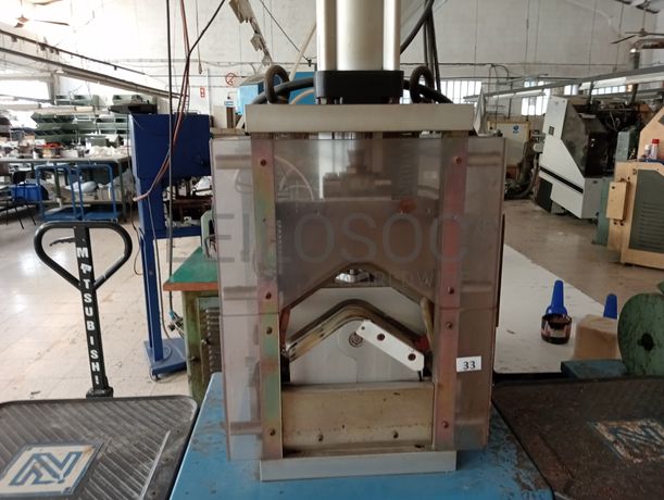 Máquinas de dar cola · Máquina de vergar cortes · Máquina de cardar