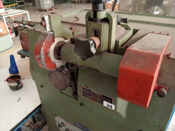 Máquinas de dar cola · Máquina de vergar cortes · Máquina de cardar