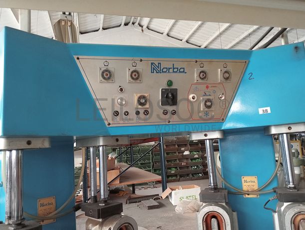 Máquinas de moldar · Escovadeira