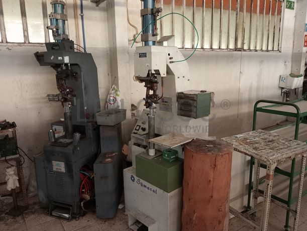 Máquina de meter parafusos · Máquina de pregar saltos