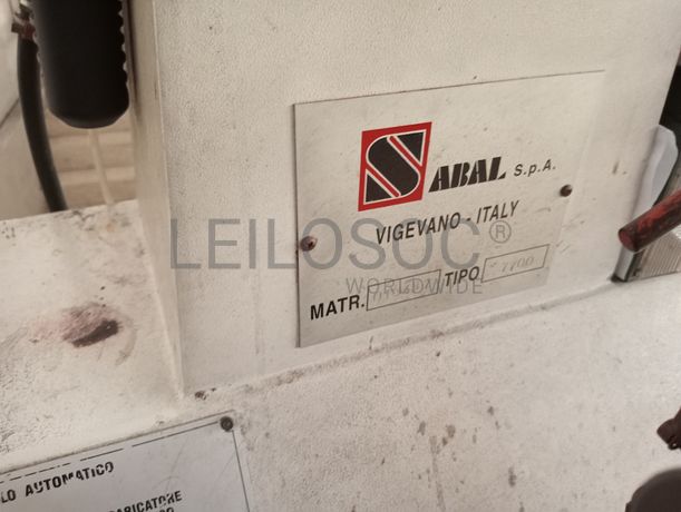 Máquina de meter parafusos · Máquina de pregar saltos