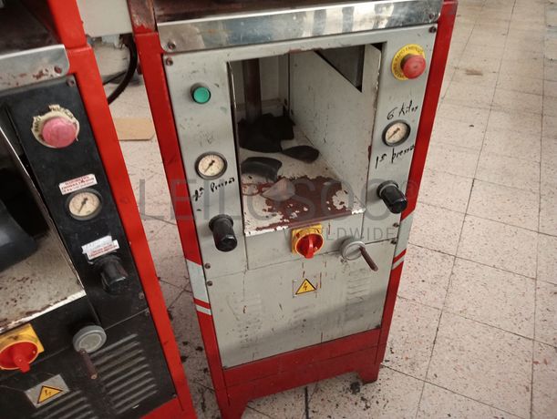 Máquina de colar solas