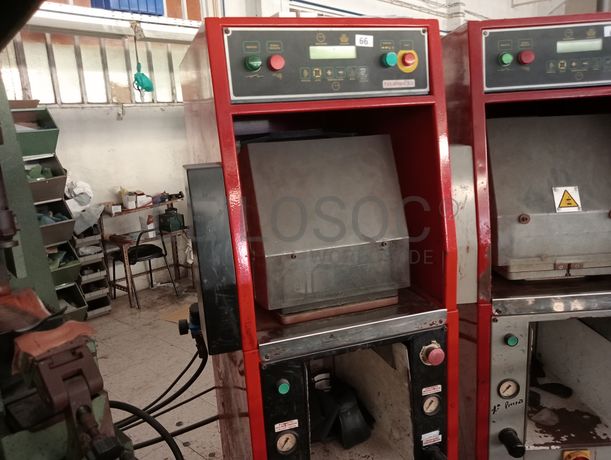 Máquina de colar solas