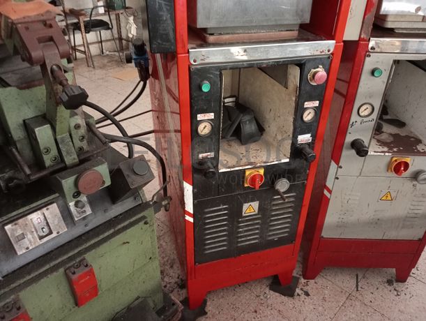 Máquina de colar solas