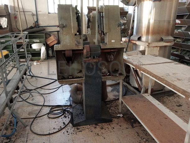 Prensa de colar solas · Reativador de solas · Lixadeira