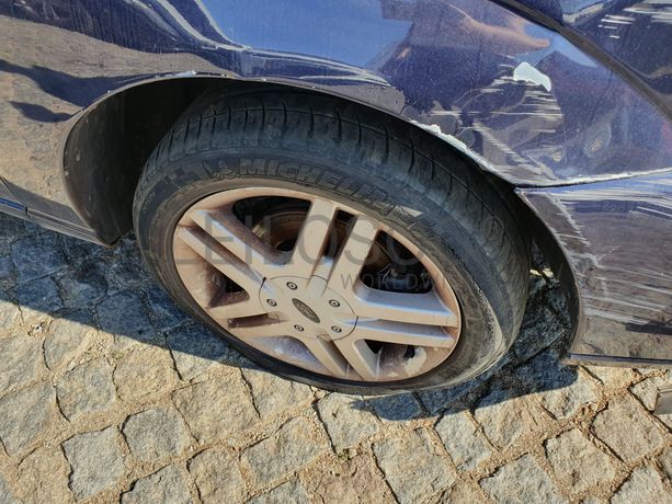 Ford Focus · Ano 2001