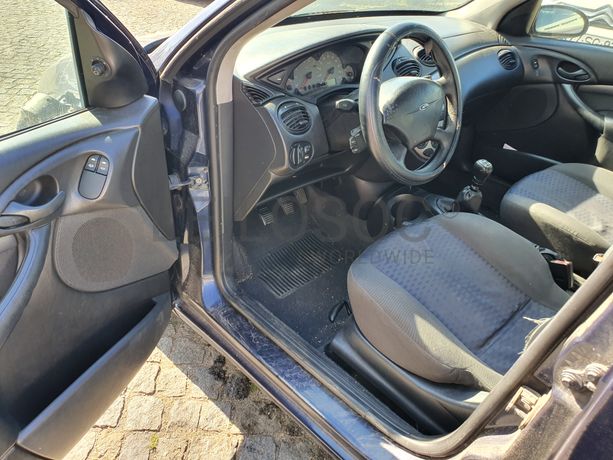 Ford Focus · Ano 2001