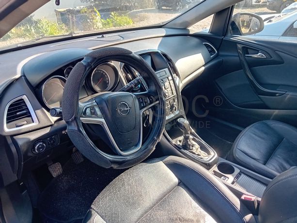 Opel Astra · Ano 2014