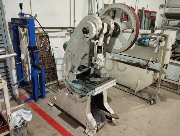 Equipamentos · Indústria Metalomecânica