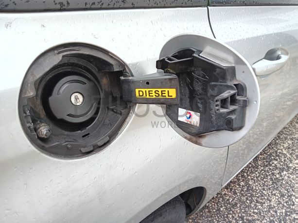 Peugeot 308 · Ano 2015