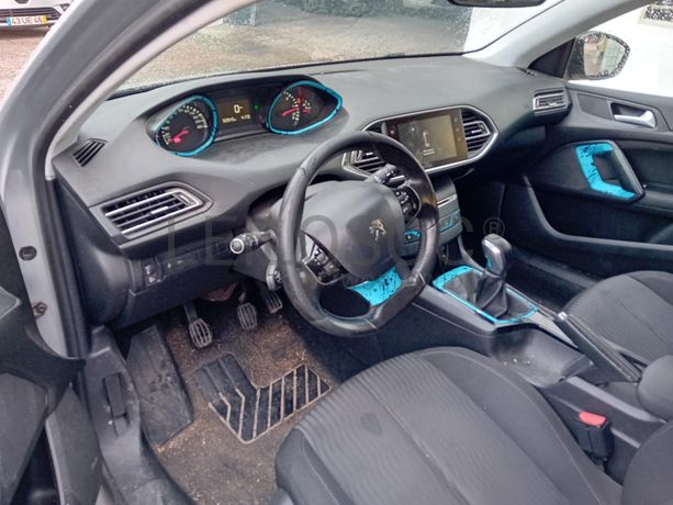 Peugeot 308 · Ano 2015