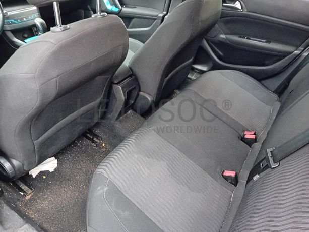 Peugeot 308 · Ano 2015