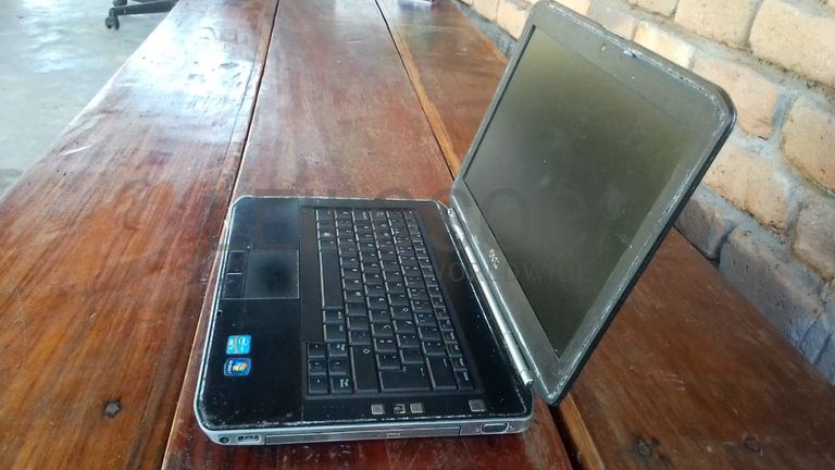Portátil Dell Latitude i3