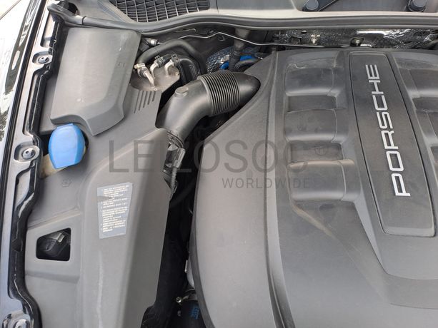 Porsche Cayenne 3.0 V6 · Ano 2012