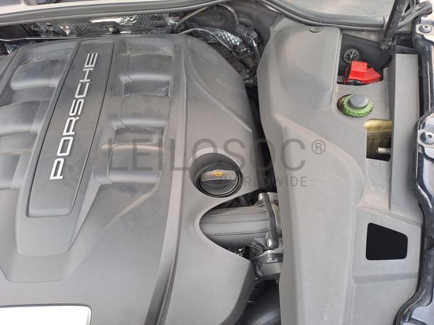 Porsche Cayenne 3.0 V6 · Ano 2012