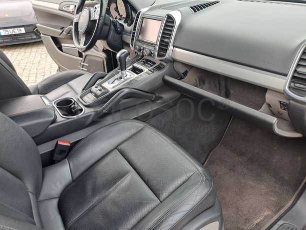 Porsche Cayenne 3.0 V6 · Ano 2012