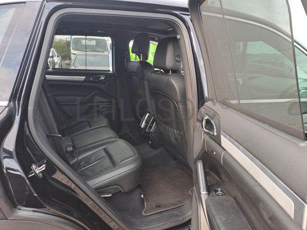 Porsche Cayenne 3.0 V6 · Ano 2012