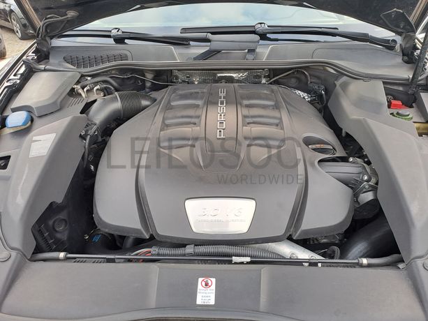 Porsche Cayenne 3.0 V6 · Ano 2012