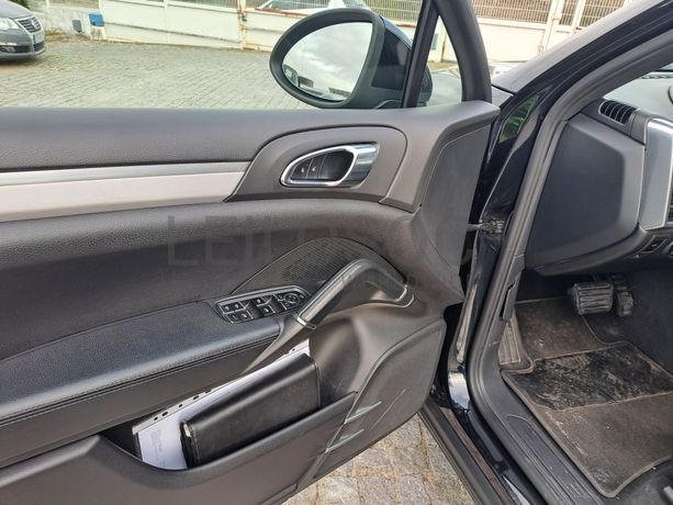 Porsche Cayenne 3.0 V6 · Ano 2012
