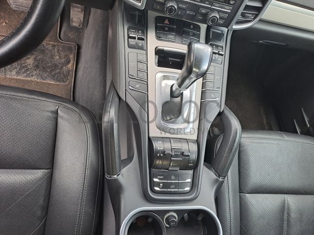 Porsche Cayenne 3.0 V6 · Ano 2012