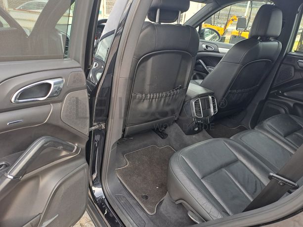 Porsche Cayenne 3.0 V6 · Ano 2012