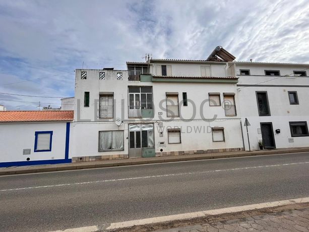 Edifício com 2 pisos · Lagos